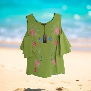 DG2 DIANE GILMAN COLD SHOULDER TOP  2X NWT HAS EMBROIDERED FLOWERS ON FRONT